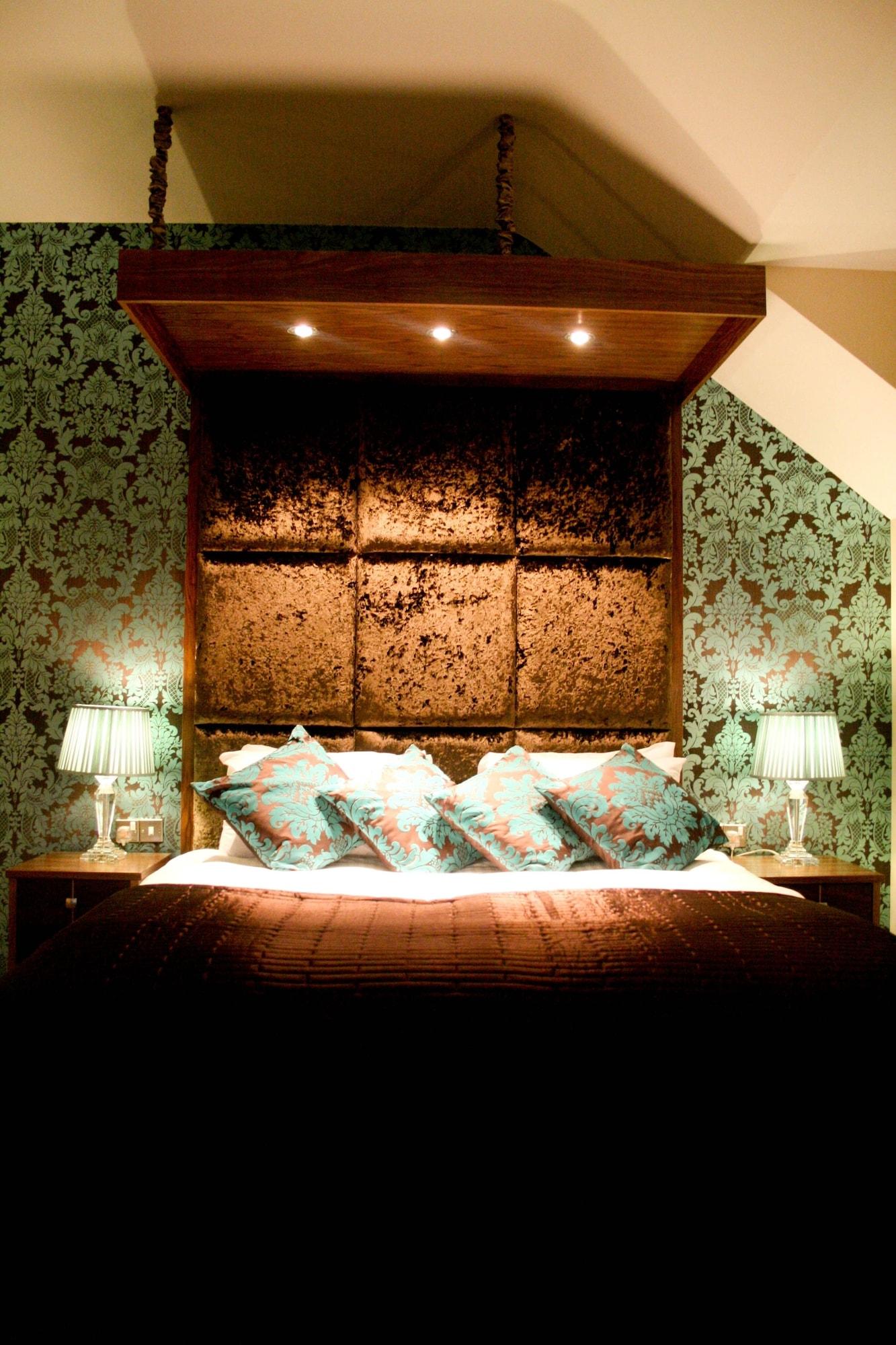 The Old Barn Inn Newport  Buitenkant foto