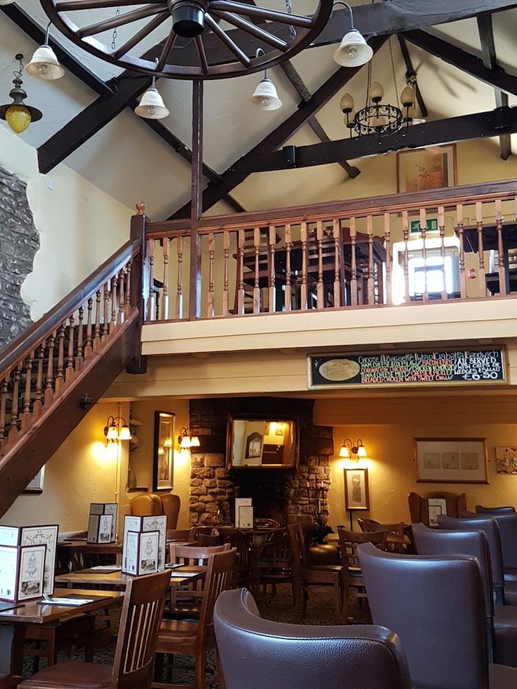 The Old Barn Inn Newport  Buitenkant foto
