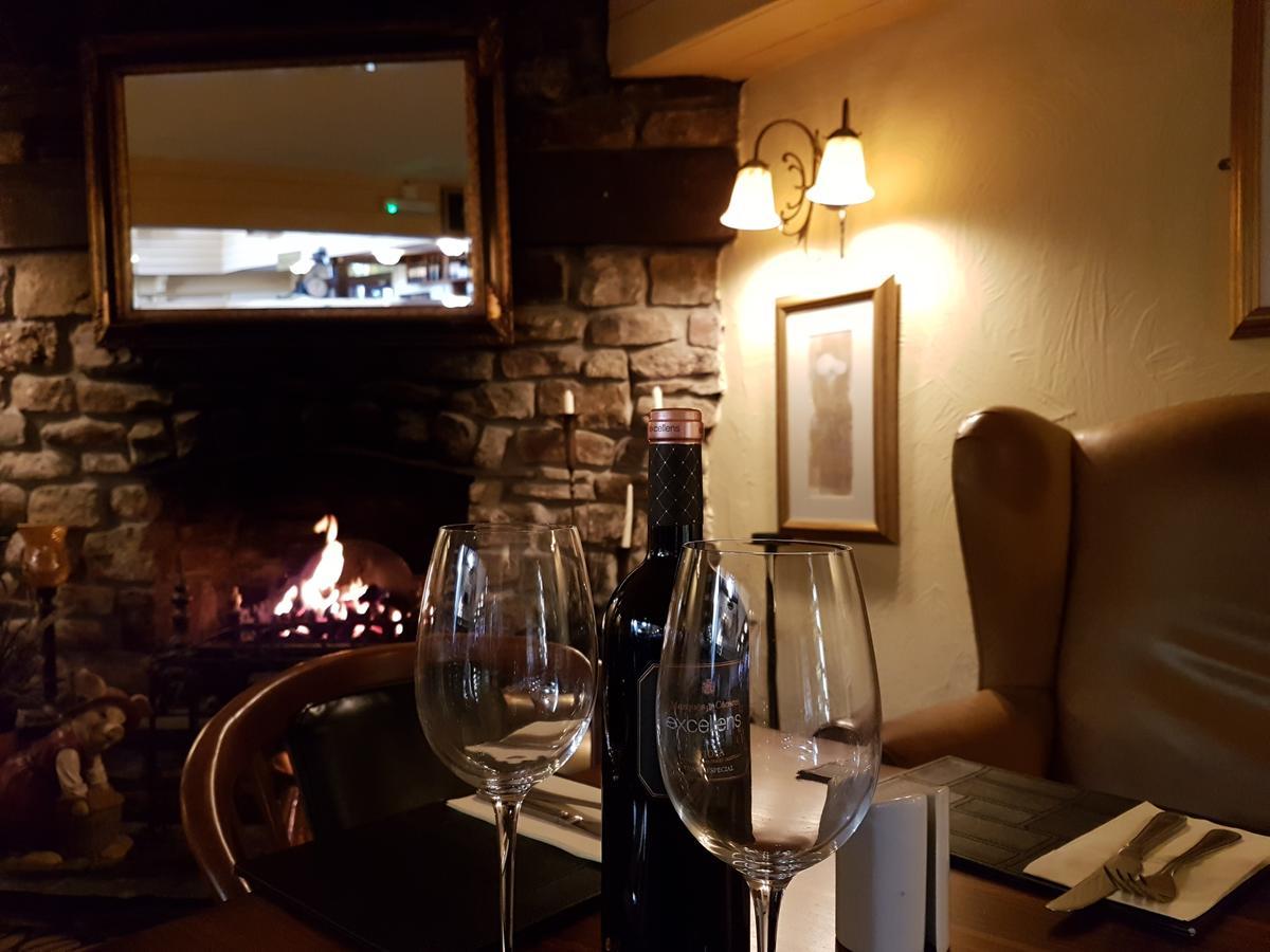 The Old Barn Inn Newport  Buitenkant foto