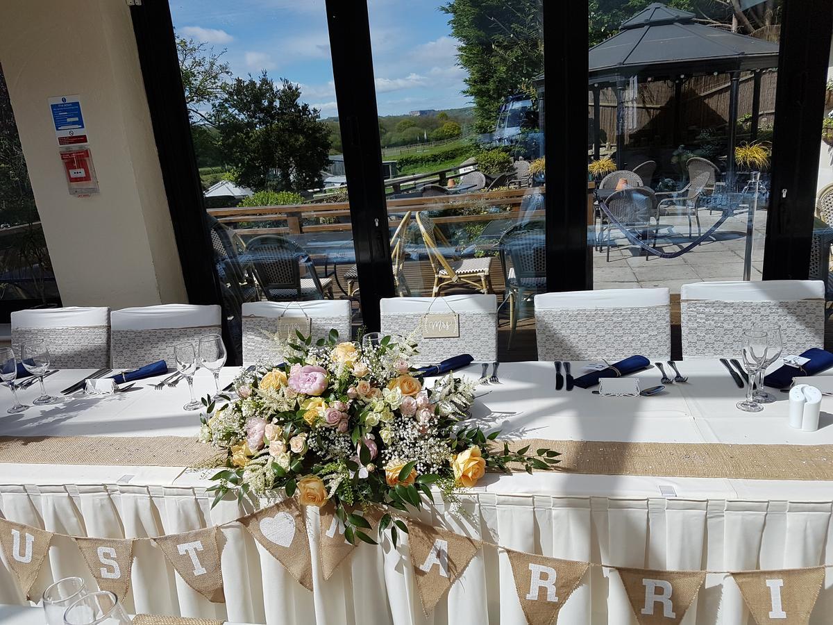 The Old Barn Inn Newport  Buitenkant foto