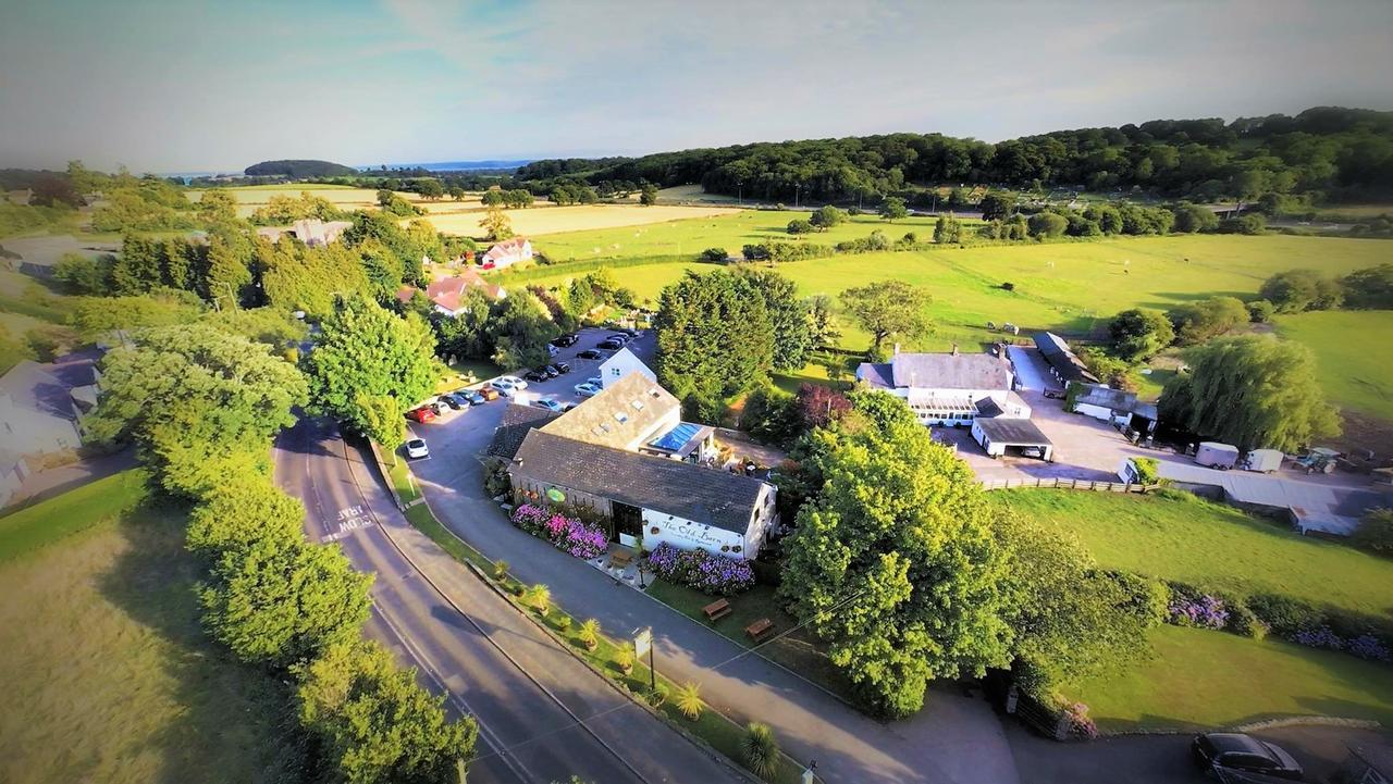 The Old Barn Inn Newport  Buitenkant foto