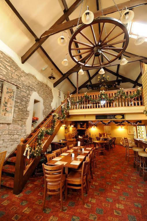 The Old Barn Inn Newport  Buitenkant foto